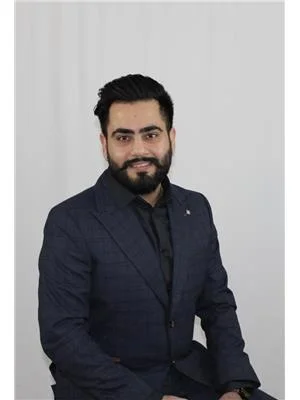 Image of Akshay Bharti, Associate